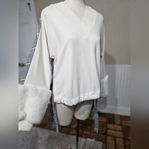 Faux Fur Sleeved Sweater, White Front, Houndstooth in Back, Oversized, Sz S/M